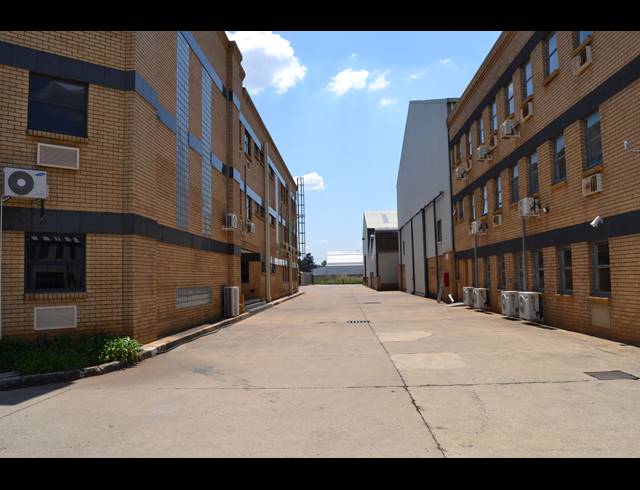9,202M² FACTORY TO LET IN JET PARK